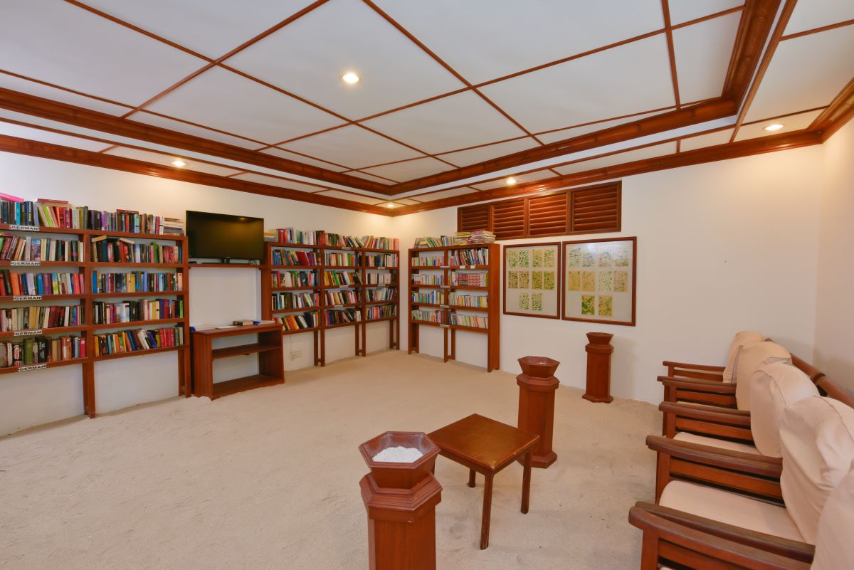 Angaga Island Resort & Spa