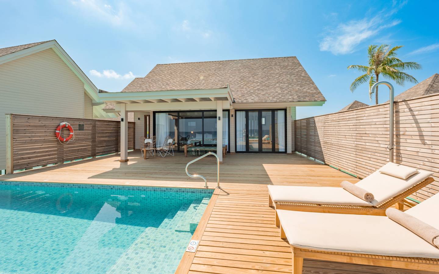 Ananea-Madivaru-Maldives-Water-Pool-Villa-Außenansicht