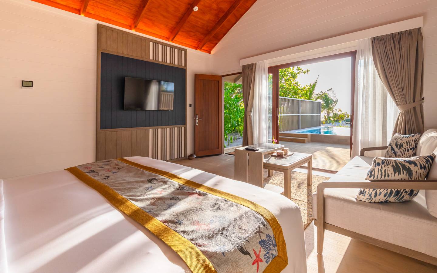 Meeru_Island_Beach_Pool_Villa_077