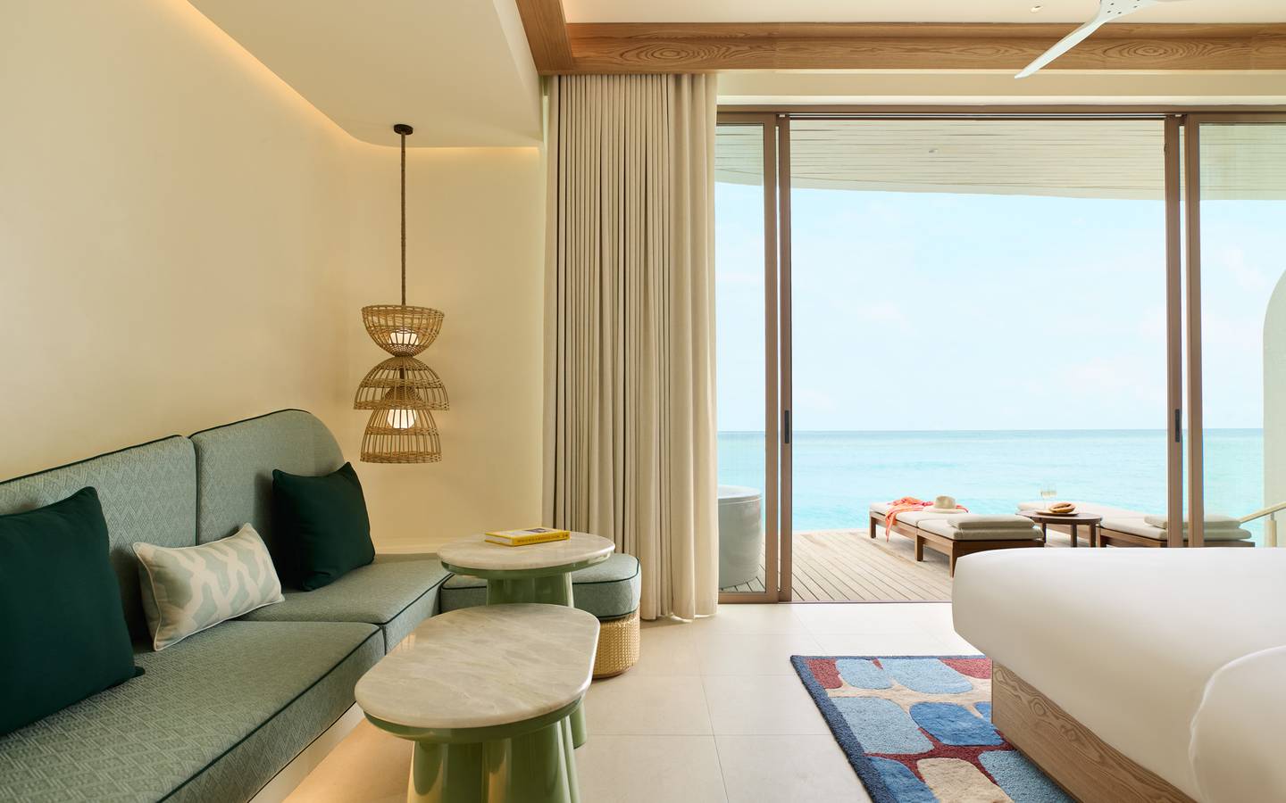 Centara_Grand_Lagoon_Maldives_One_Bedroom_Overwater_Villa_with_Jacuzzi_2