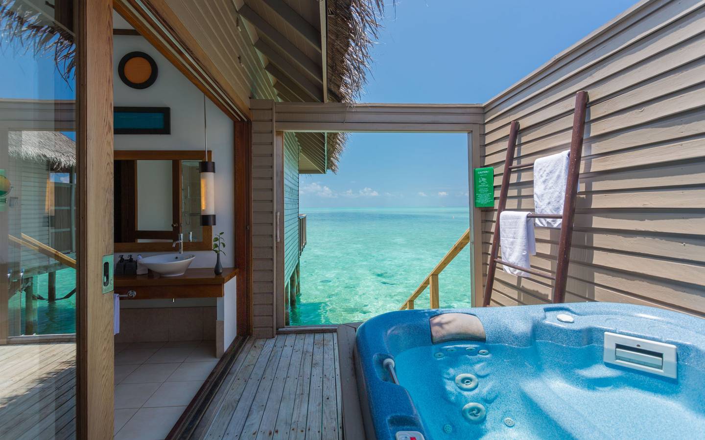 Meeru_Island_Ocean_Villa_4Meeru_Island_Ocean_Villa_Pool_1