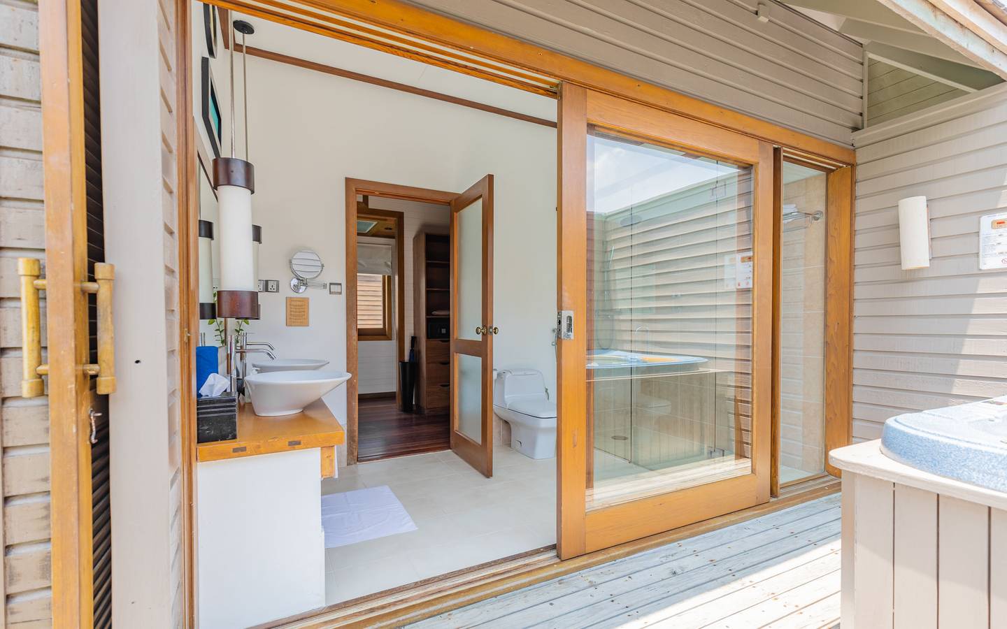 Meeru_Island_Ocean_Villa_Bathroom_2