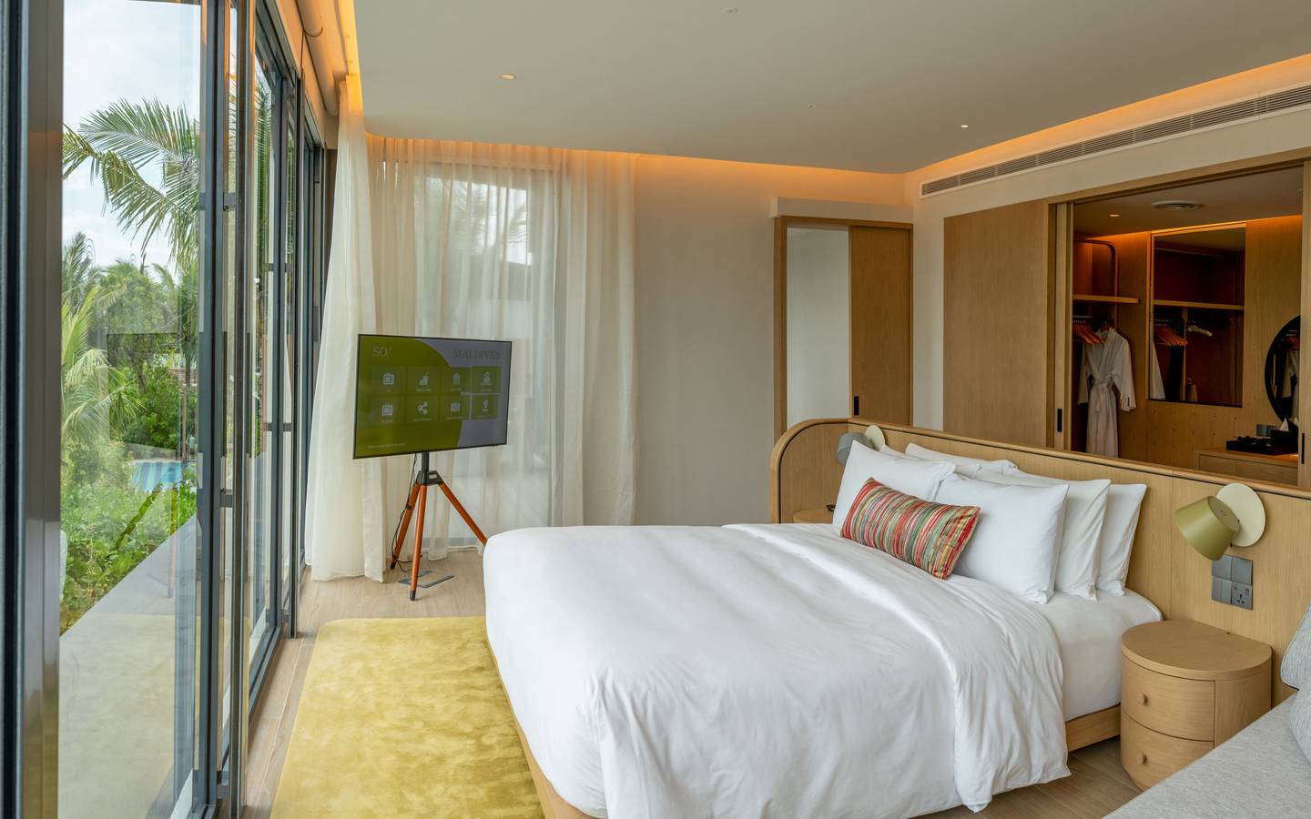 So_Maldives_Two_Bedroom_Lagoon_Beach_Pool_Loft_11