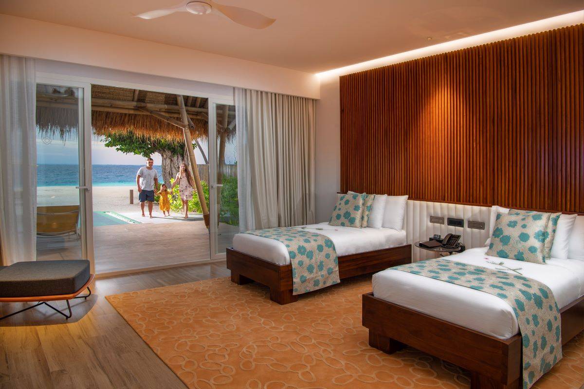 Emerald Maldives Resort & Spa, Malediven, Family Beach Villa with Pool, Kinderschlafzimmer