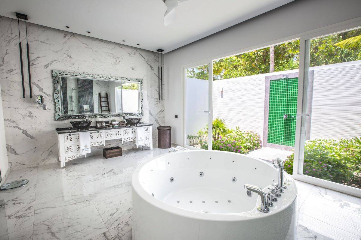 Emerald Maldives Resort & Spa, Malediven, Superior Beach Villa with Pool, Jacuzzi