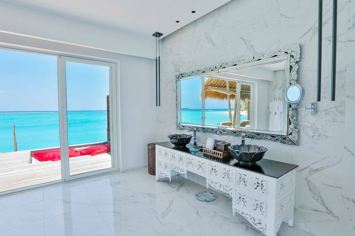 Emerald Maldives Resort & Spa, Malediven, Water Villa, Badezimmer mit Waschbecken