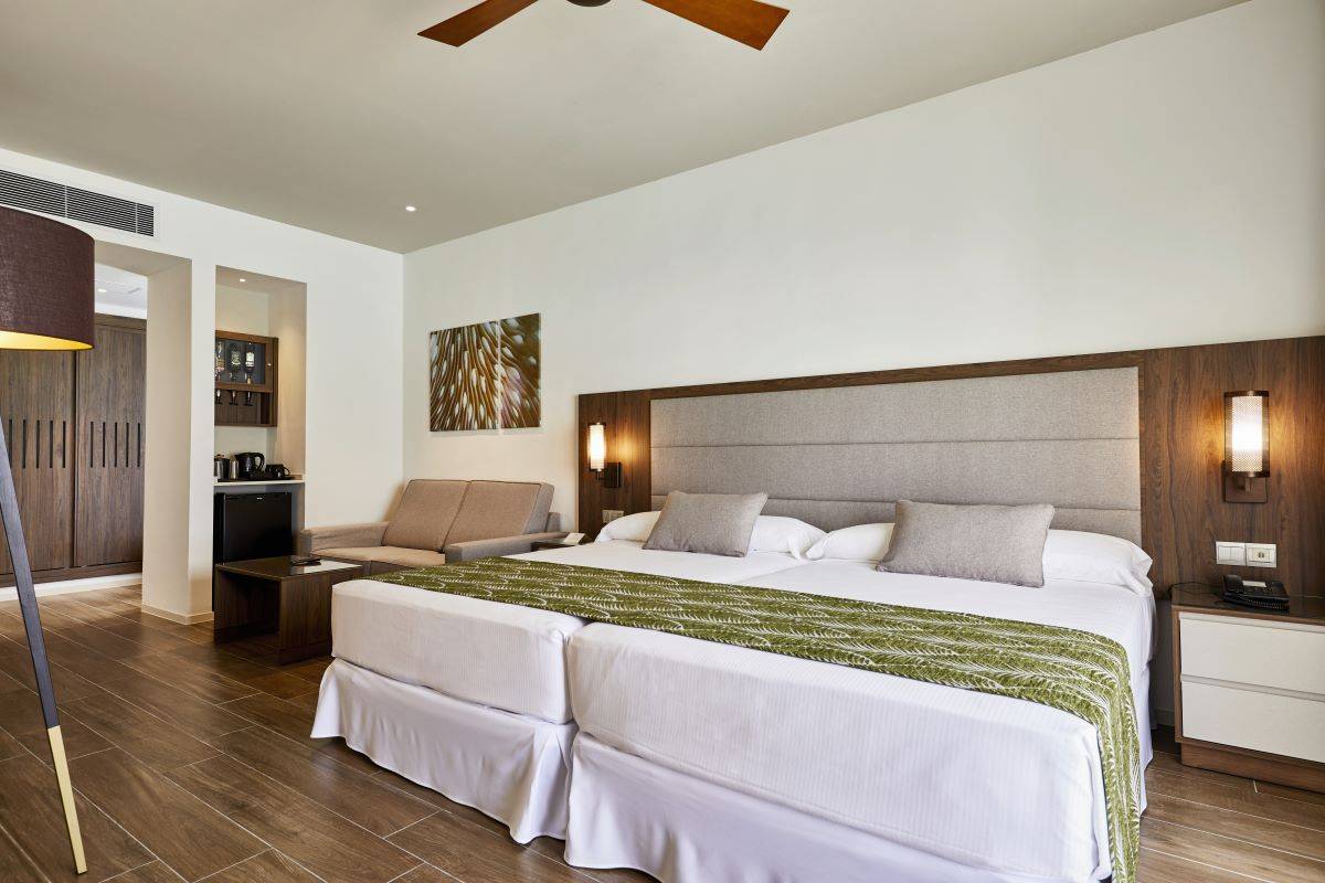 RIU Atoll, Malediven, Overwater Junior Suite, Schlafzimmer