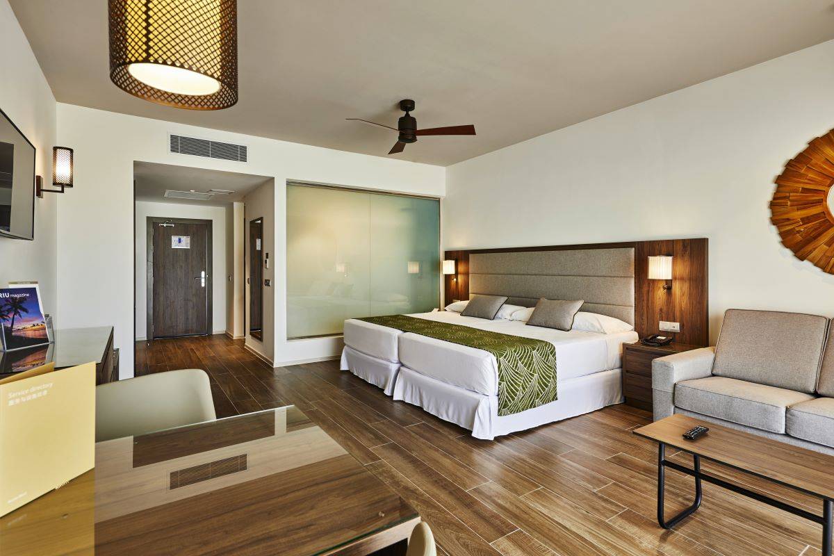 RIU Palace Maldivas, Malediven, Beach Junior Suite, Schlafzimmer