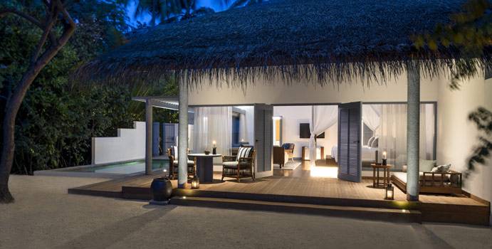 Deluxe Beach Villa, bei Nacht, Raffles Maldives Meradhoo