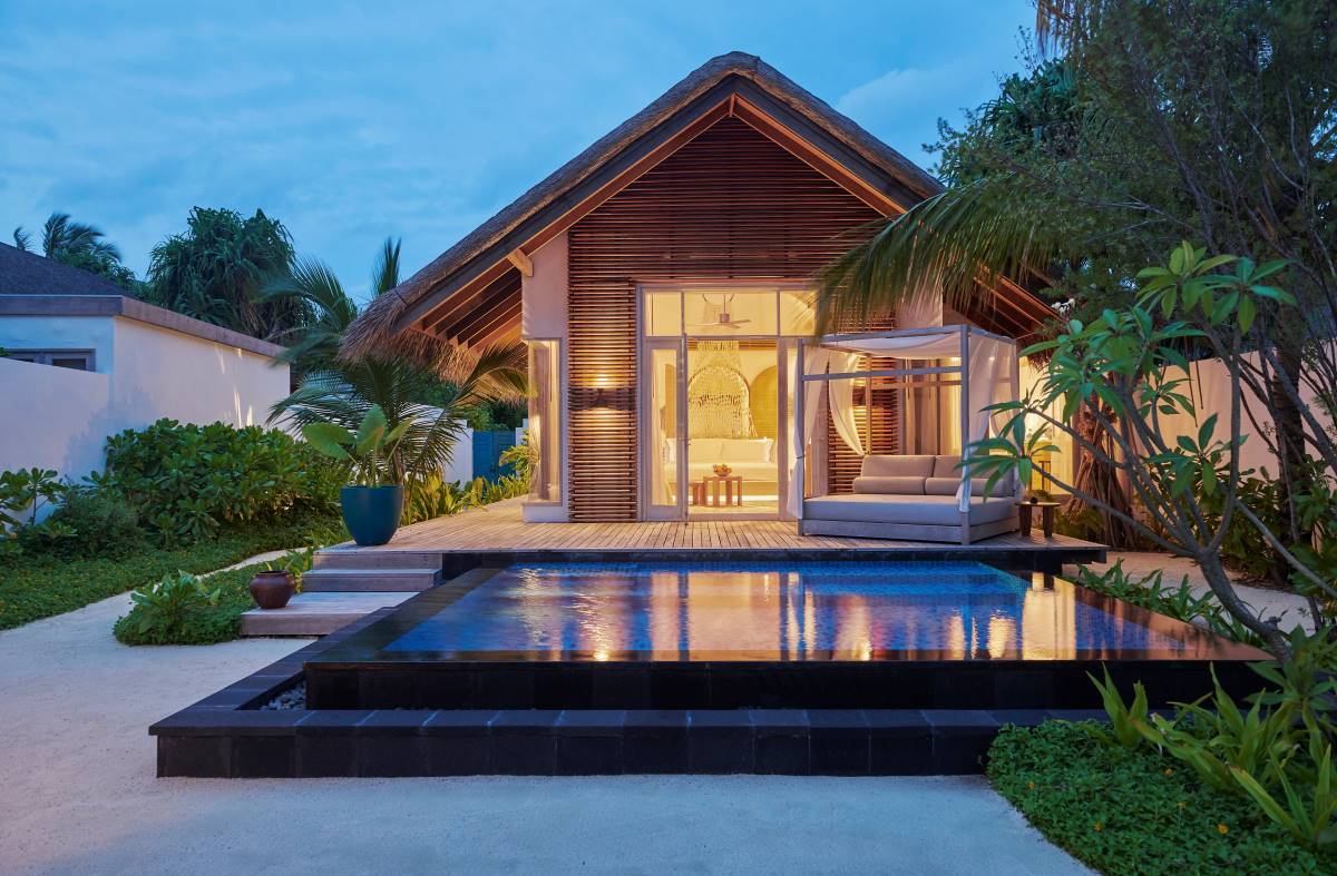 Deluxe Beach Sunset Villa with Private Pool, Fairmont Maldives Sirru Fen Fushi