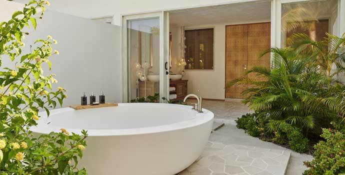 Badezimmer, Five Bedroom Beach Sunset Villa, Fairmont Maldives Sirru Fen Fushi