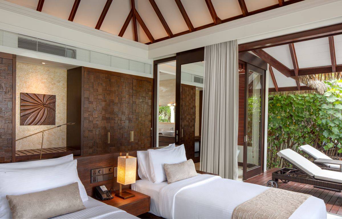 Heritance Aarah, Family Beach Villa, Schlafzimmer mit Ausgang zur Terrasse