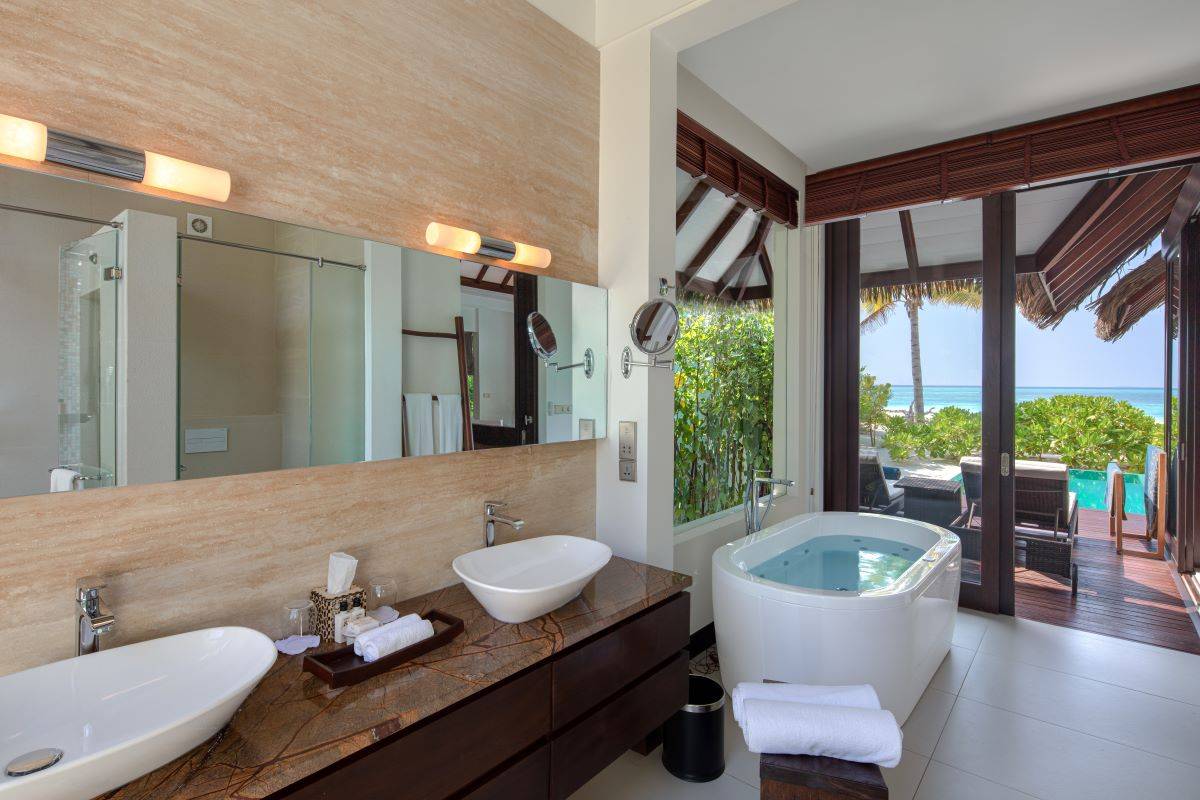 Heritance Aarah, Family Pool Beach Villa, Badezimmer mit Badewanne