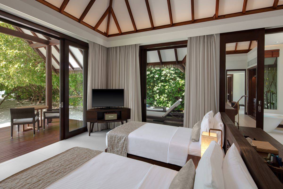 Heritance Aarah, Family Pool Beach Villa, Schlafzimmer mit Ausgang zur Terrasse