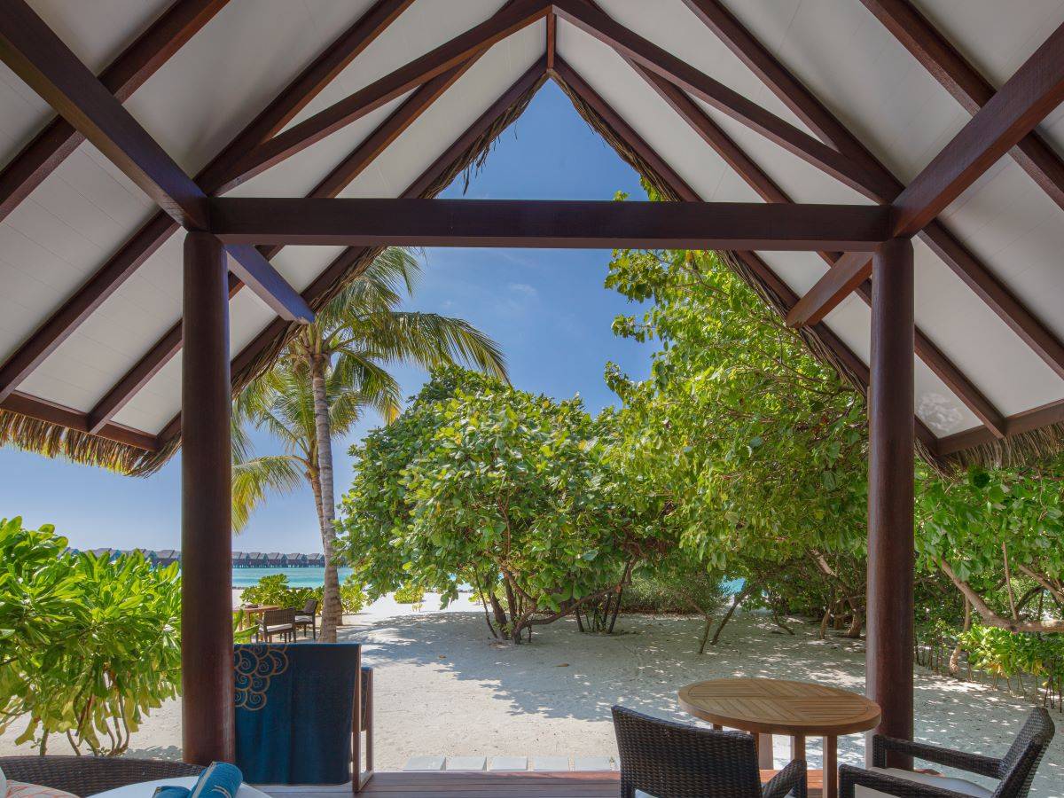 Heritance Aarah, Family Pool Beach Villa, Terrasse und Strandzugang