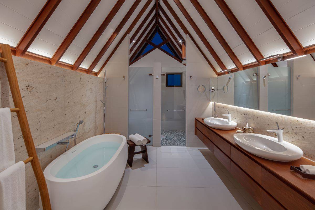 Heritance Aarah, Ocean Suite, großes Badezimmer