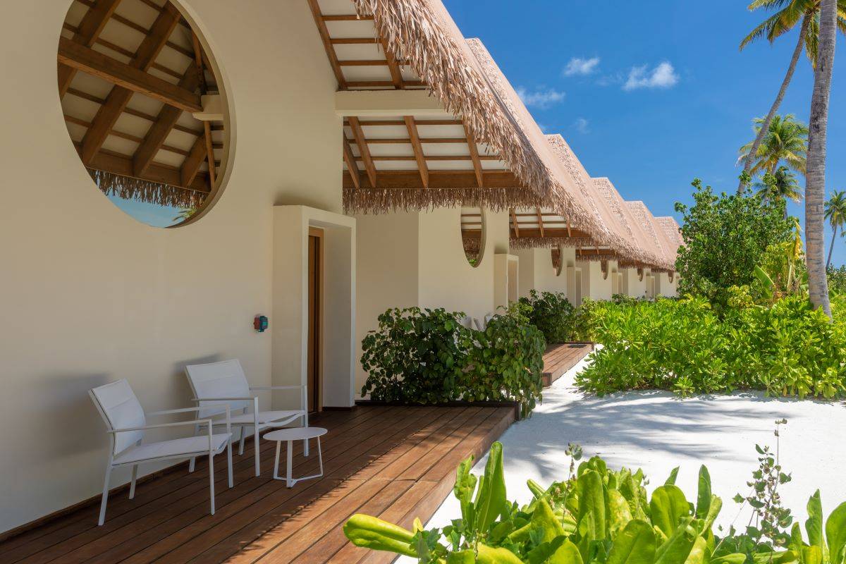 Cinnamon Velifushi Maldives, Malediven, Superior Beach Loft, untere Terrasse