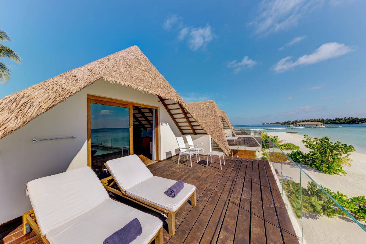 Cinnamon Velifushi Maldives, Malediven, Superior Beach Loft, Balkon im 1. Stock