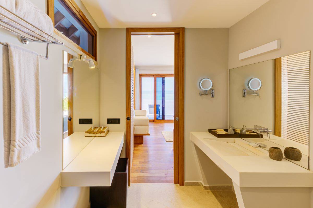 Cinnamon Velifushi Maldives, Malediven, Beach Bungalow, Badezimmer