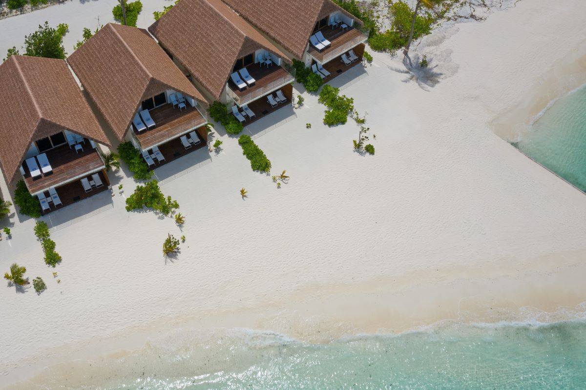 Cinnamon Velifushi Maldives, Malediven, Beach Bungalow, Luftaufnahme Beach Bungalows