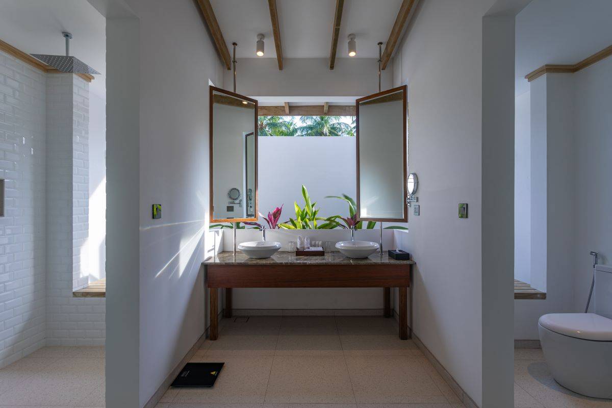 Cinnamon Hakuraa Huraa Maldives, Malediven, Beach Bungalow, Badezimmer mit Sicht