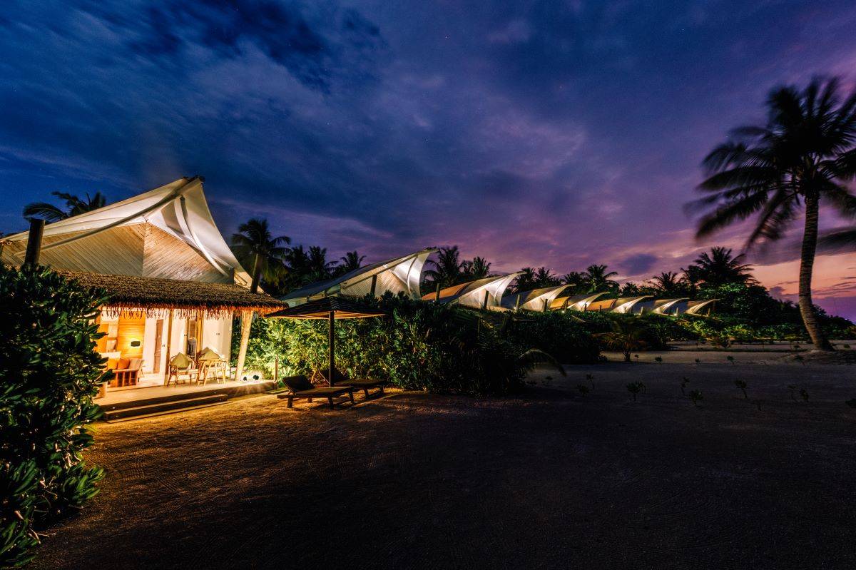 Cinnamon Hakuraa Huraa Maldives, Malediven, Beach Bungalow, bei Nacht