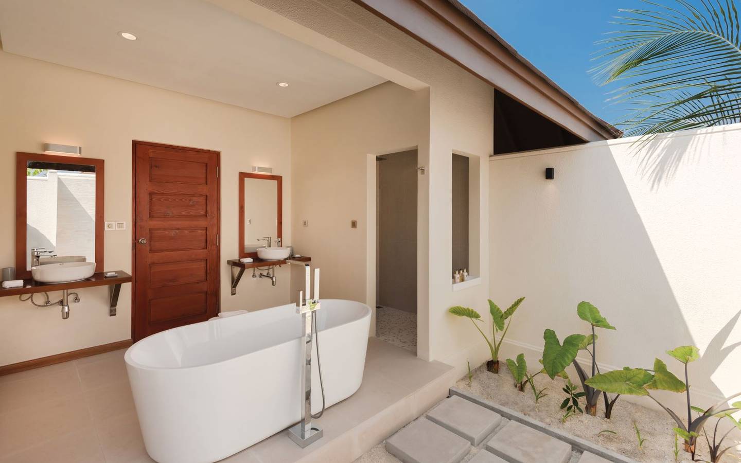 varu-by-atmosphee-maldives-beach-villa-bathroom