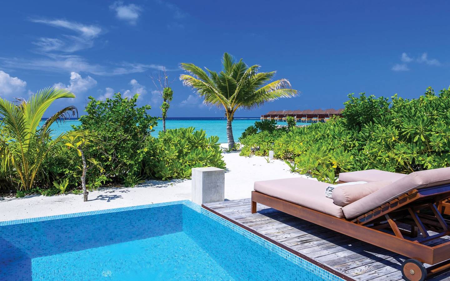 varu-by-atmosphere-maldives-beach-villa-with-pool-veranda-pool