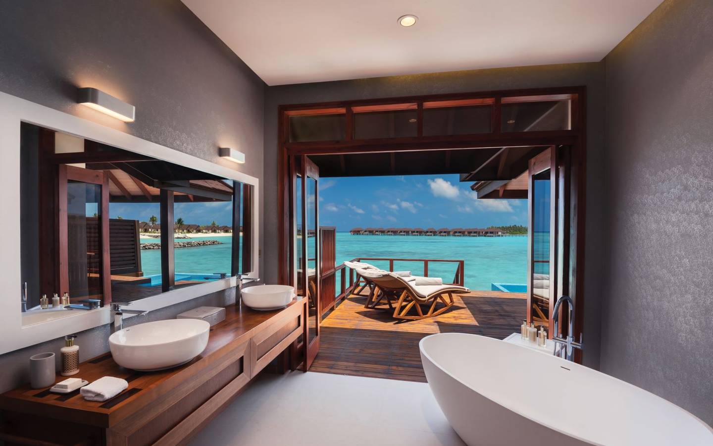 varu-by-atmosphere-maldives-water-villa-with-pool-bathroom-view