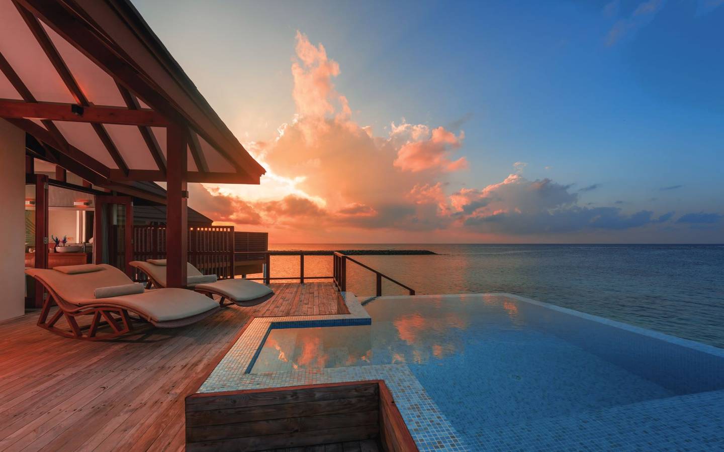 varu-by-atmosphere-maldives-water-villa-with-pool-infinity-pool-sunset