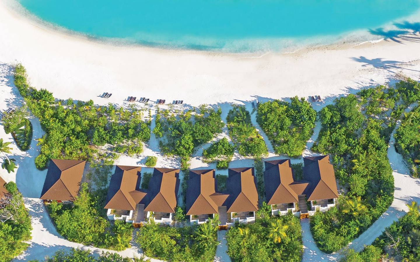 varu-by-atmosphere-maldives-family-beach-villla-aerial-beach