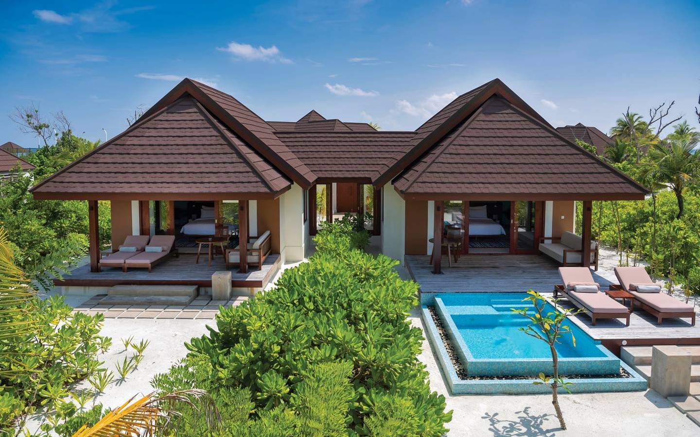 varu-by-atmosphere-maldives-family-beach-villa-with-pool-frontview