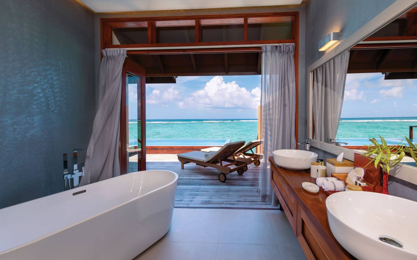varu-by-atmosphere-maldives-water-suite-with-pool-bathroom-view