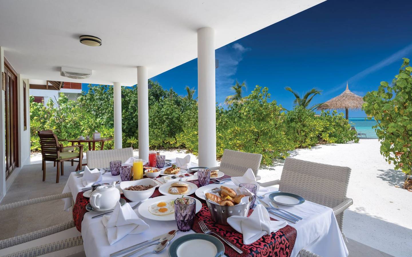 varu-by-atmosphere-maldives-the-majlis-suite-breakfast-beach-veranda