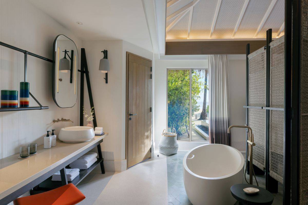 InterContinental Maldives Maamunagau Resort, Beach Pool Villa, Badezimmer
