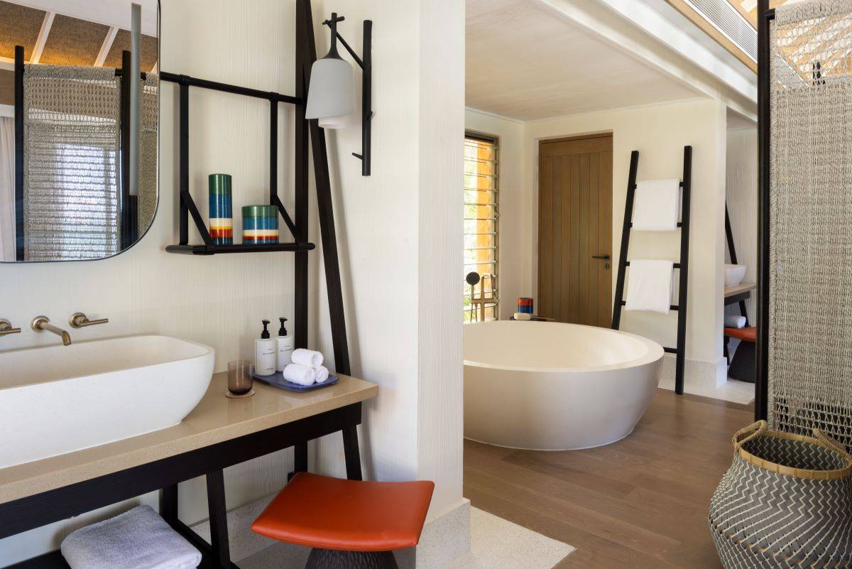 InterContinental Maldives Maamunagau Resort, Two Bedroom Beachfront Residence, Badezimmer
