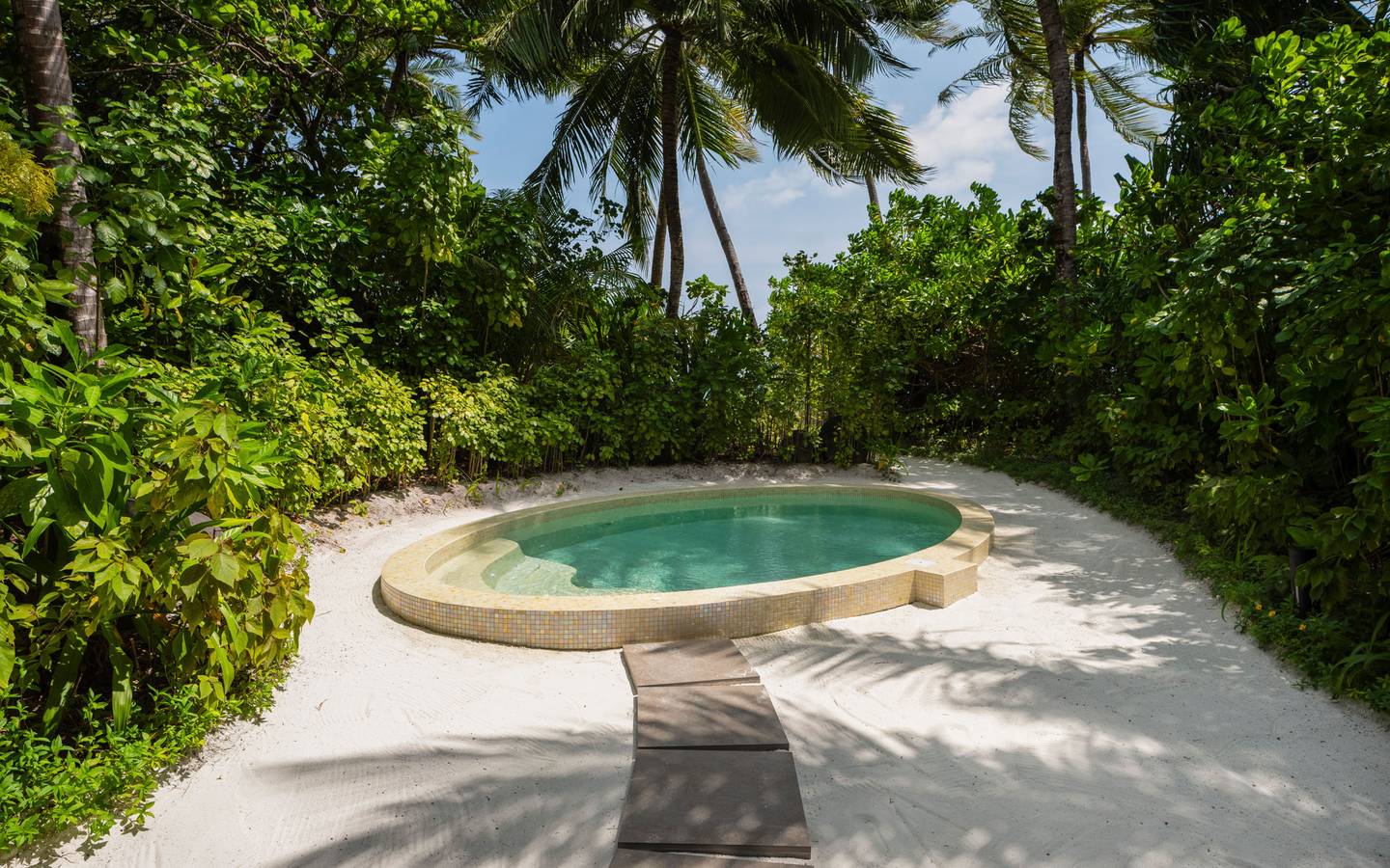 Conrad_Maldives_2_Bedroom_Deluxe_Beach_Villa_with_Pool_Pool