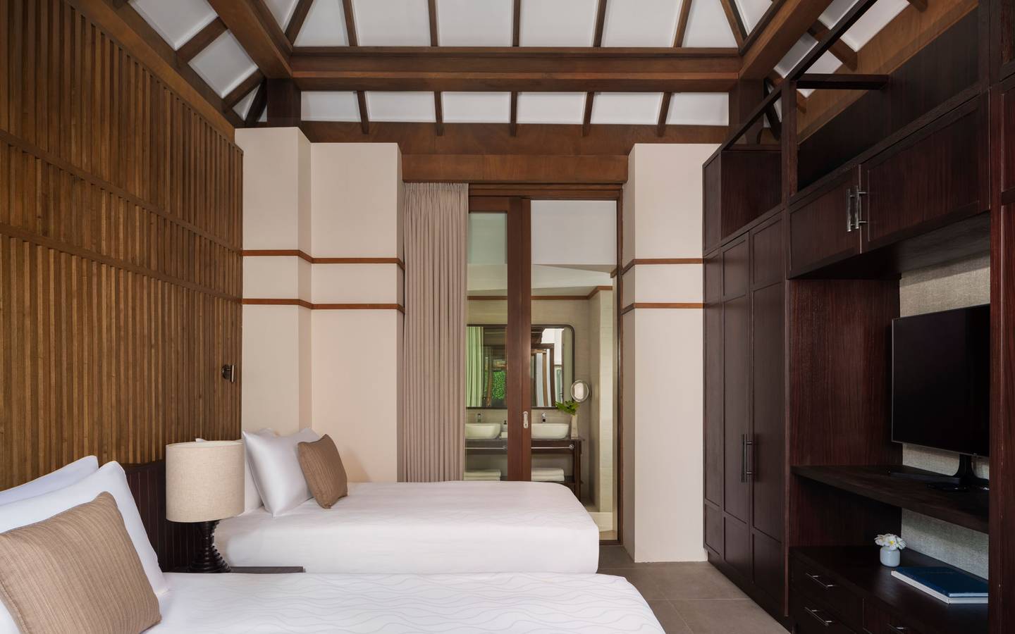 Conrad_Maldives_2_Bedroom_Deluxe_Beach_Villa_with_Pool_Sleeping
