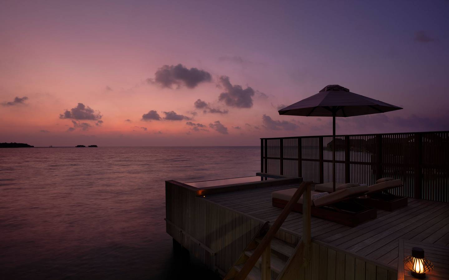 Bedroom_Grand_Water_Villa_with_Pool_Sonnenuntergang