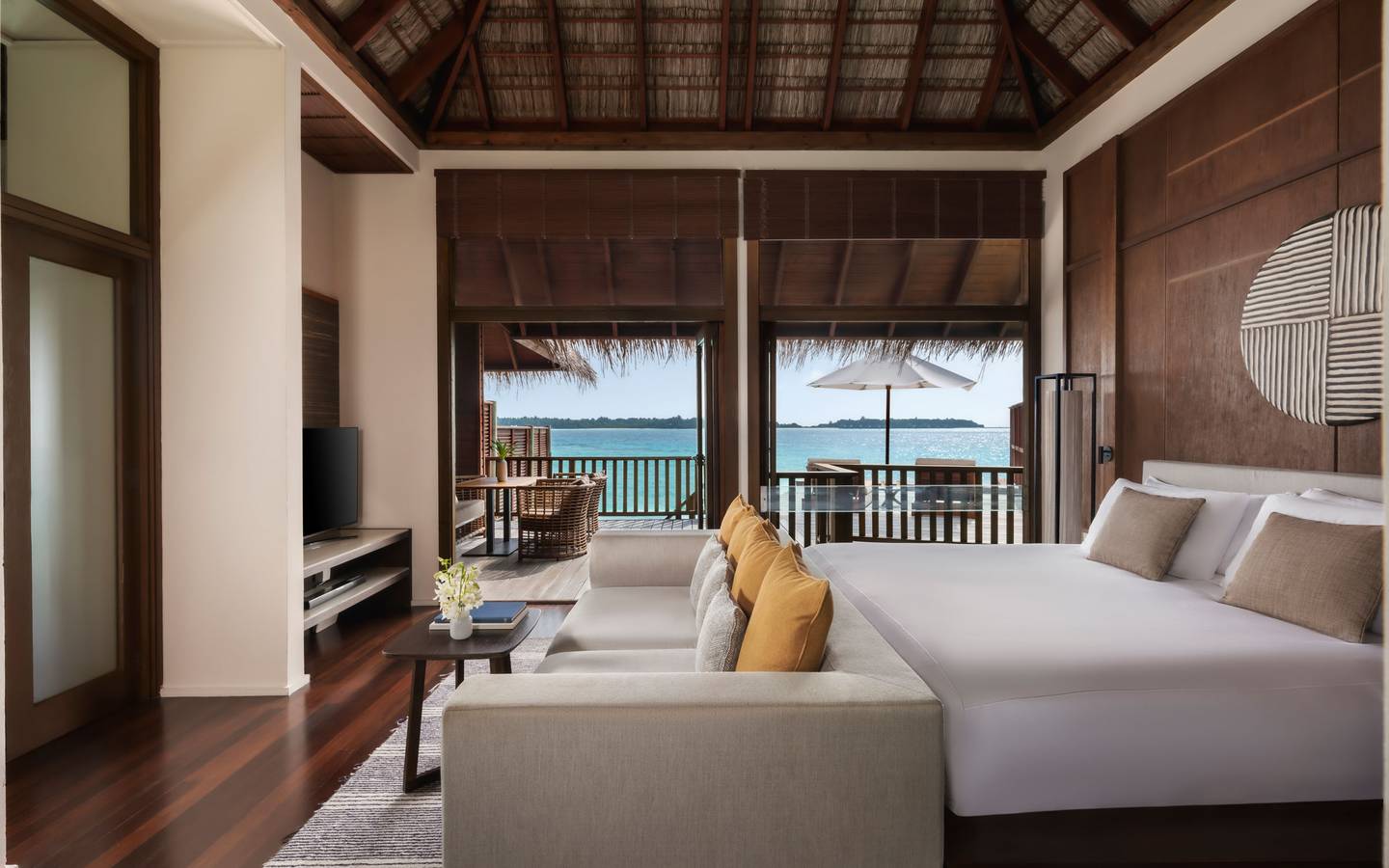 Bedroom_Grand_Water_Villa_with_Pool_wohnen