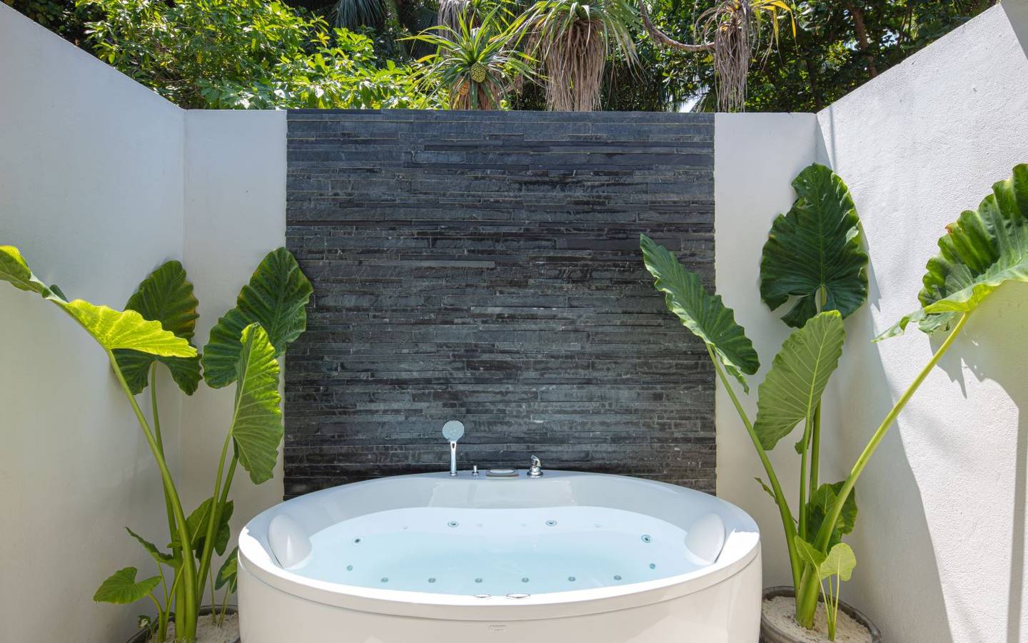 Jacuzzi Beach Villas