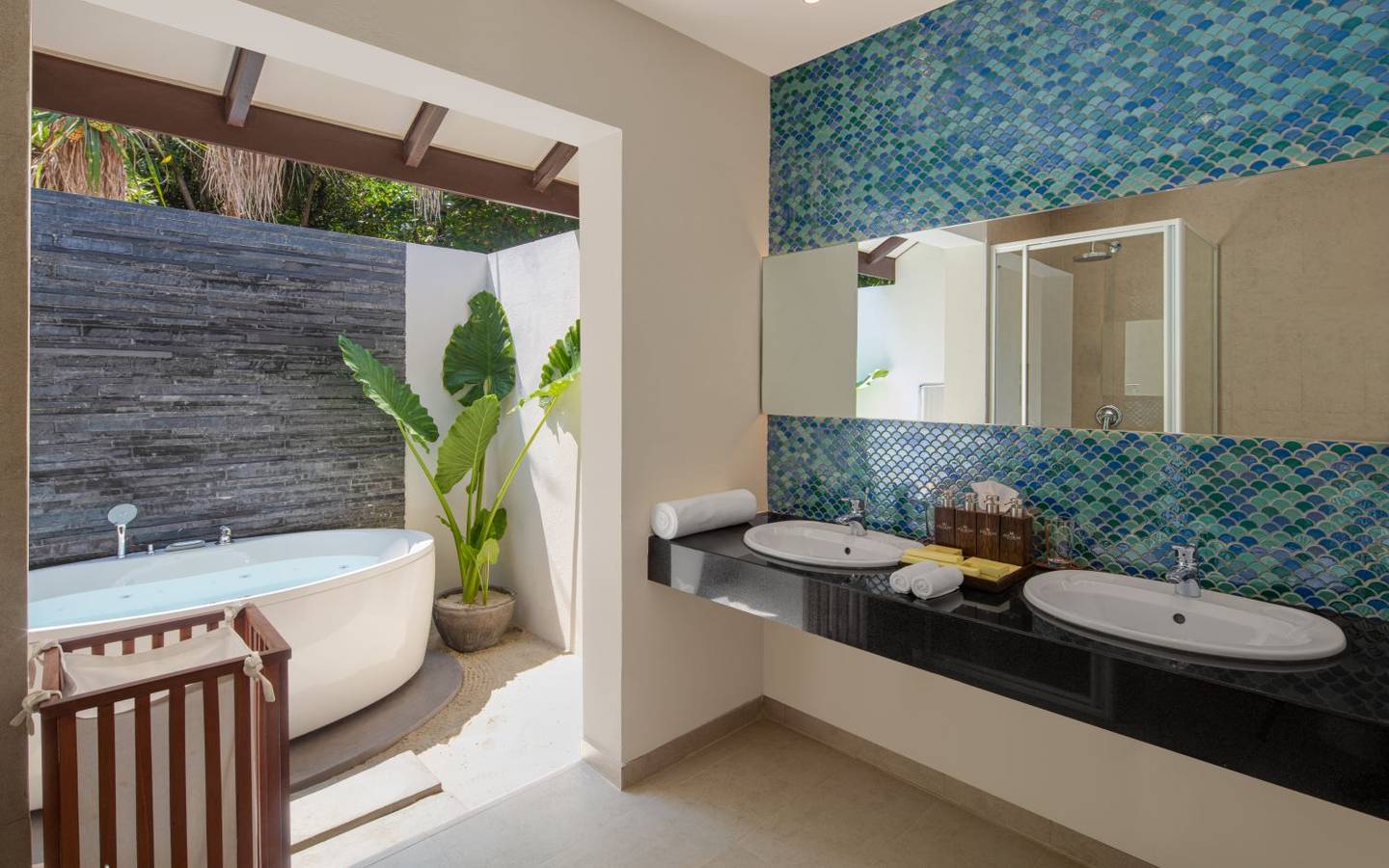 Jacuzzi Beach Villas