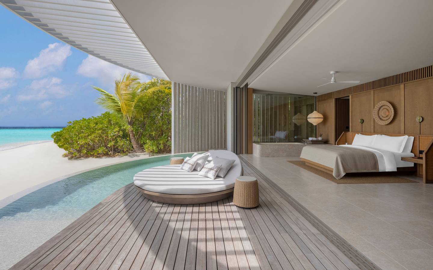 The_Ritz_Carlton_Maldives_Fari_Islands_Beach_Pool_Villa_Wohnen