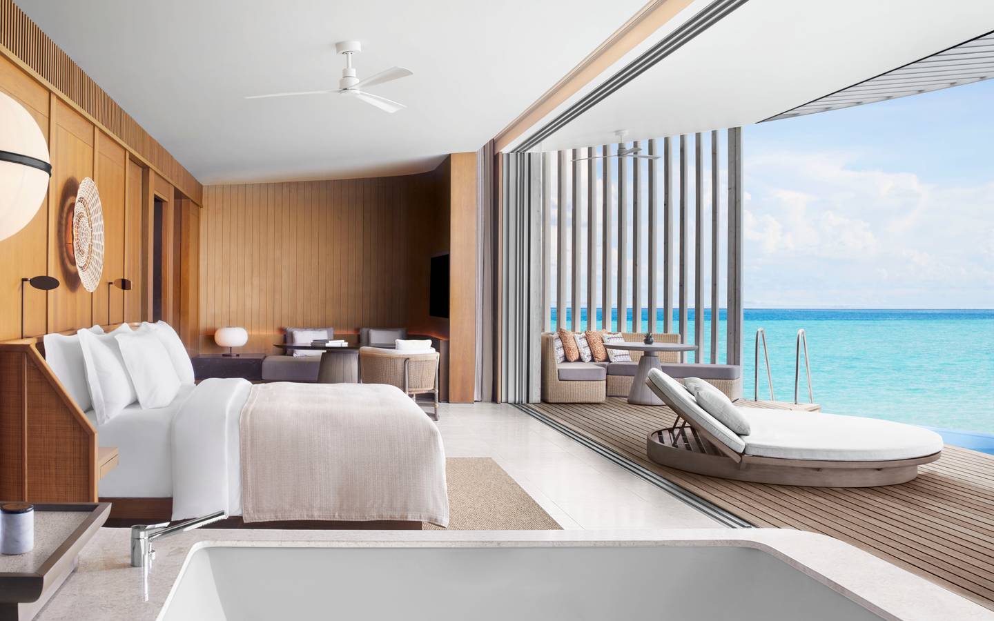 The_Ritz_Carlton_Maldives_Fari_Islands_Lagoon_Pool_Villa_Schlafen