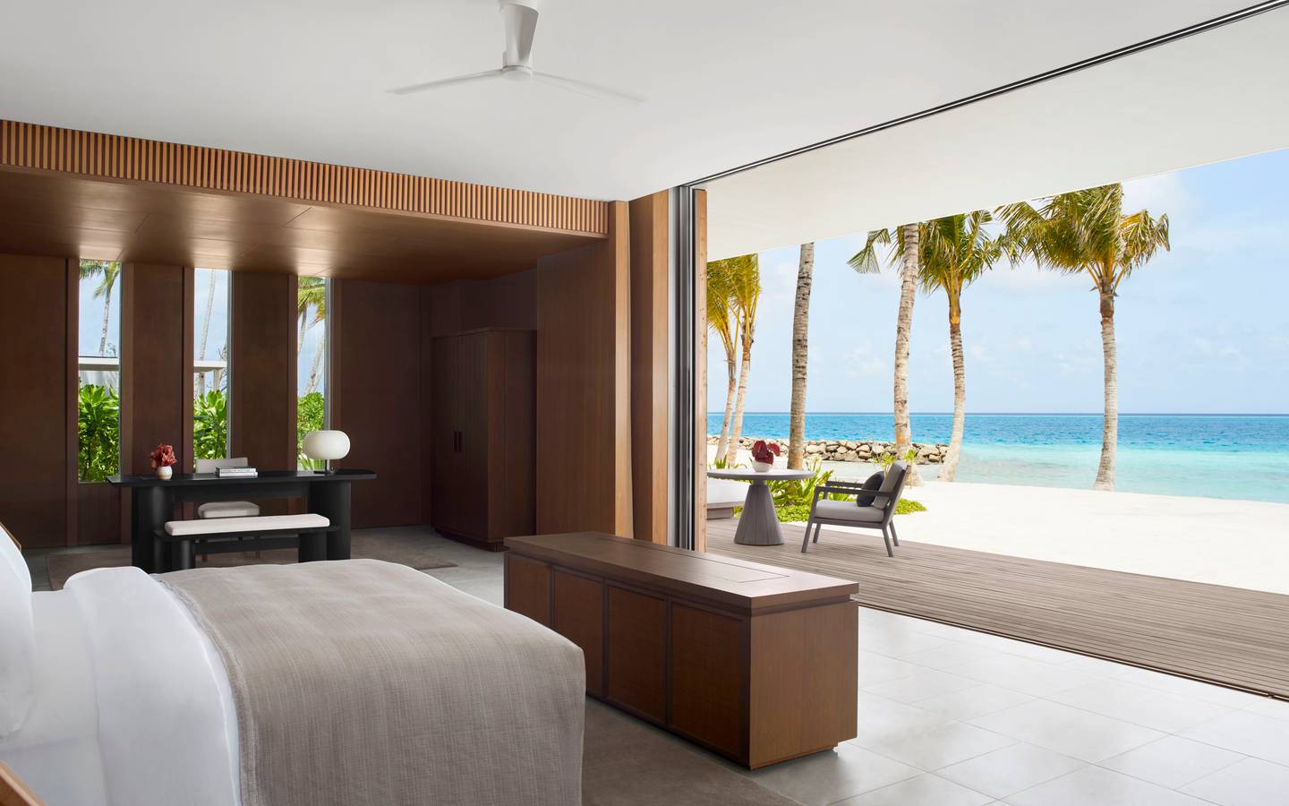 The_Ritz_Carlton_Maldives_Fari_Islands_Estate_Schlafzimmer