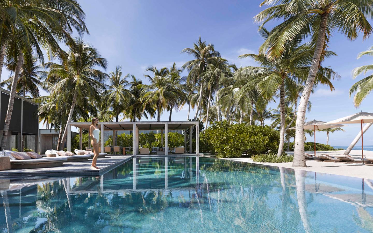 The_Ritz_Carlton_Maldives_Fari_Islands_Estate_Pool