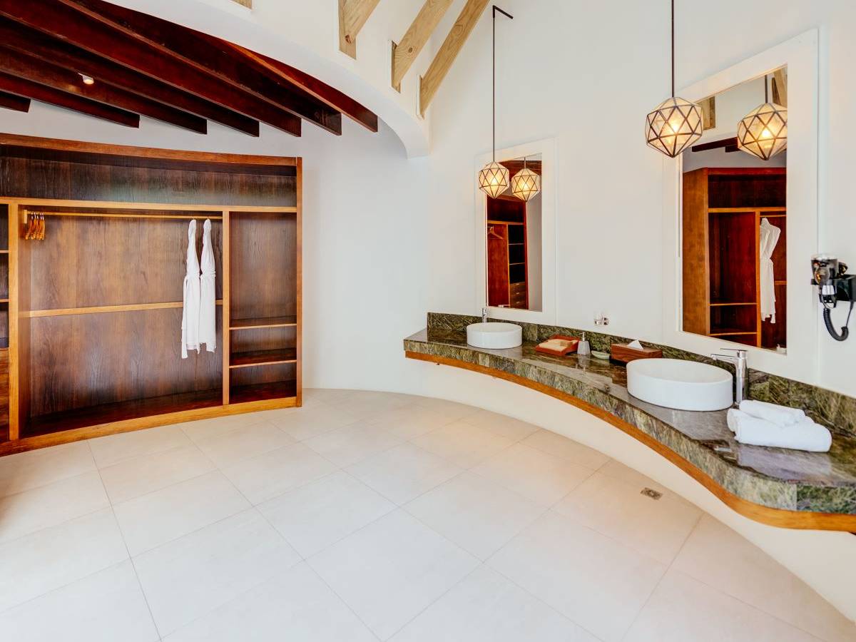Cinnamon Dhonveli Maledives, Malediven, Beach Suite with Pool, Badezimmer mit Waschbecken