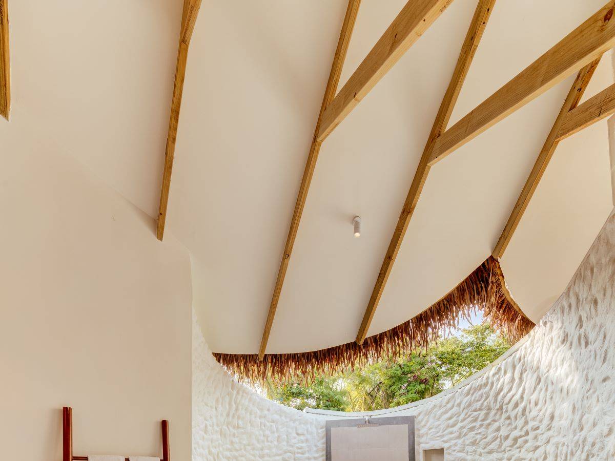 Cinnamon Dhonveli Maledives, Malediven, Beach Suite with Pool, halboffenes Badezimmer