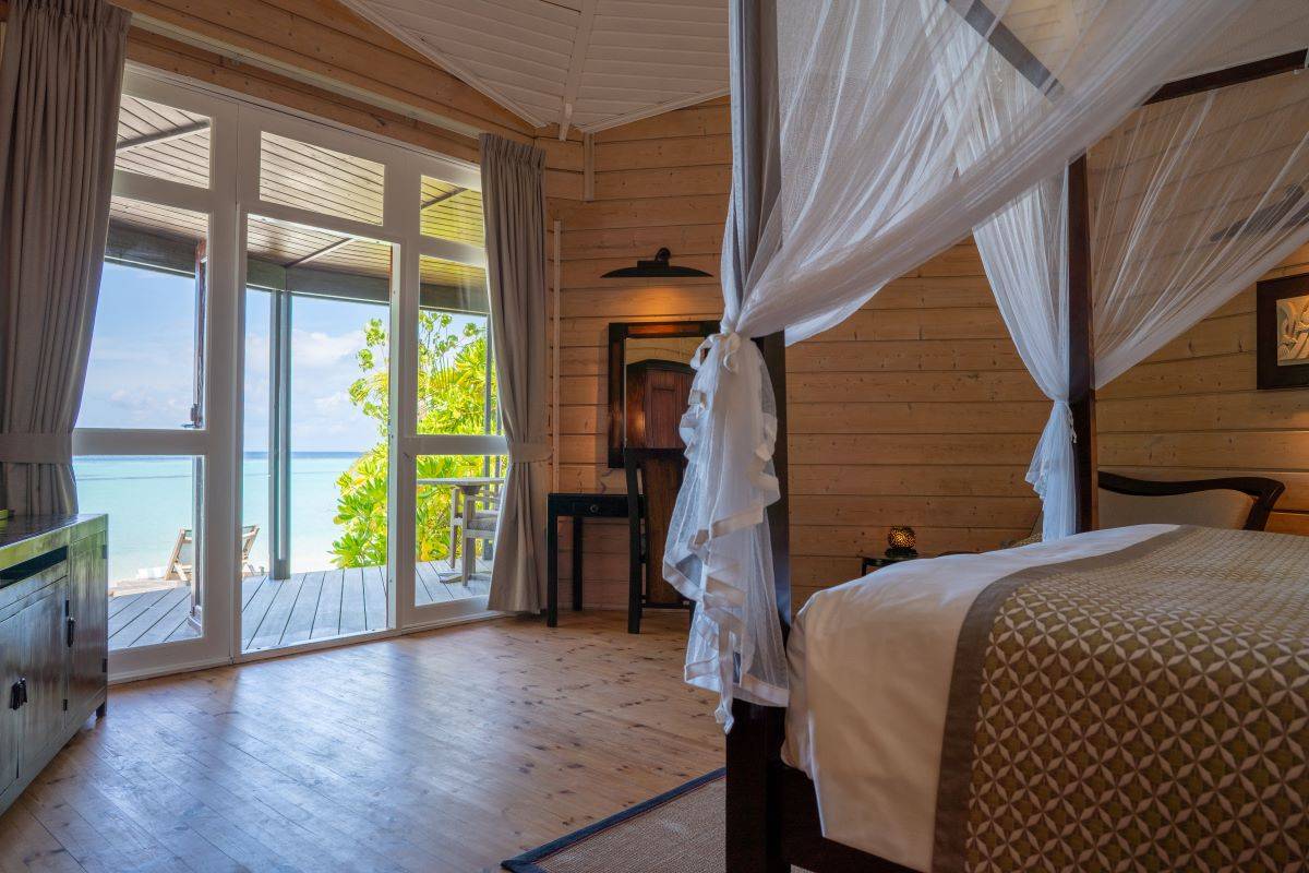 Komandoo Island Resort, Malediven, Premium Jacuzzi Beach Villa, Schlafzimmer