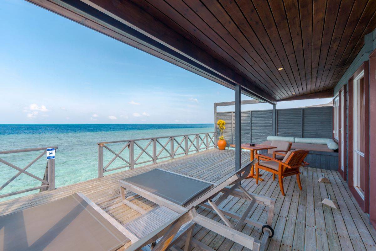 Komandoo Island Resort, Malediven, Ocean Jacuzzi Water Villa, Terrasse